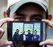 Migrantas Jabbaras i&scaron; Bagdado rodo savo sūnėnų nuotrauką
