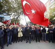 Gyventojų protestas dėl vyriausybę kritikuojančios žiniasklaidos grupės būstinės &scaron;turmo