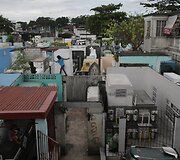 Ant mirusiųjų kapų gyvenantys filipiniečiai