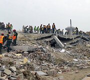 Lahore sugriuvo gamyklos pastatas