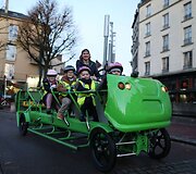 Prancūzijos pradinukai į mokykla atvažiuoja unikaliu minamu mokykliniu autobusiuku