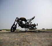Sudegęs motociklas Indijoje