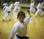 Devynmetė Mahiro Takano &ndash; triskart Japonijos karatė čempionė savo amžiaus grupėje 