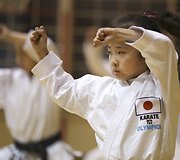 Devynmetė Mahiro Takano &ndash; triskart Japonijos karatė čempionė savo amžiaus grupėje 