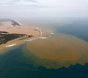 Sugriuvusios užtvankos užter&scaron;ti vandenys pasiekė Atlanto vandenyną
