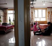 Huang Peiyao žaidžia su įvaikinta dukra