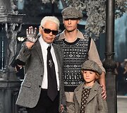 &bdquo;Chanel&ldquo; tarpsezoninės kolekcijos pristatymas