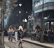 &bdquo;Chanel&ldquo; tarpsezoninės kolekcijos pristatymas