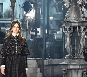 &bdquo;Chanel&ldquo; tarpsezoninės kolekcijos pristatymas