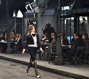 &bdquo;Chanel&ldquo; tarpsezoninės kolekcijos pristatymas