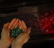 Honkongo verslininkai taiko paslaugą auk&scaron;tame slėgyje i&scaron; artimųjų pelenų gaminti brangakmenius