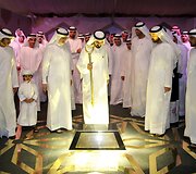 Dubajaus &scaron;eichas Mohammedas bin Rashidas al-Maktoumas padeda pirmąjį pamatų akmenį naujai saulės jėgainei