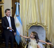 Argentinos vairą perima rinkėjų simpatijų nepraradęs Mauricio Macri