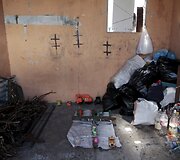 Salvadoro policija užpai&scaron;o gaujų paliekamus grafičius ir kitokius pie&scaron;inius