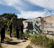 Salvadoro policija užpai&scaron;o gaujų paliekamus grafičius ir kitokius pie&scaron;inius