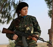 Prie&scaron; &bdquo;Islamo valstybės&ldquo; džihadistus kovojančios kurdės
