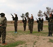 Prie&scaron; &bdquo;Islamo valstybės&ldquo; džihadistus kovojančios kurdės