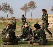 Prie&scaron; &bdquo;Islamo valstybės&ldquo; džihadistus kovojančios kurdės