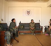 Prie&scaron; &bdquo;Islamo valstybės&ldquo; džihadistus kovojančios kurdės
