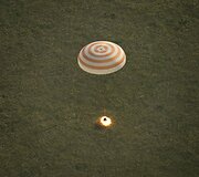 Birželio 11 diena. Kazakstane saugiai nusileido kapsulė su trimis astronautais i&scaron; TKS