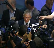 Birželio 17 diena. &Scaron;veicarijos generalinis prokuroras, duodamas interviu dėl FIFA organizacijoje atliekamų kratų