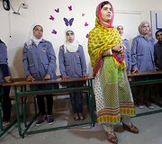 Liepos 12 diena. Jauniausia Nobelio premijos laureatė Malala Yousafzai &scaron;ventė 18-ąjį gimtadienį