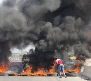 Liepos 27 diena.  Libane dėl netvarkomų &scaron;iuk&scaron;lių kilo protestai