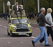 Rugsėjo 4 diena. Londono gatvėse buvo galima i&scaron;vysti Poną Beaną