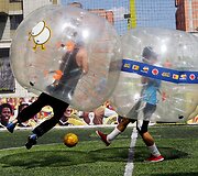 Burbulinio futbolo žaidėjai Kolumbijoje