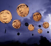 Protestuotojų balionai prie&scaron; G-7 susitikimą