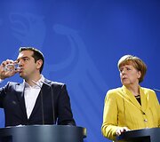Kovo 23 diena. Vokietijos kanclerė Angela Merkel ir Aleksis Cipras per spaudos konferenciją
