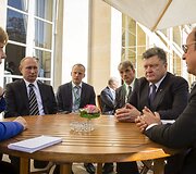 Spalio 2 diena. Per Normandijos ketverto derybas Paryžiuje nuspręsta atidėti Ukrainos separatistų rinkimus