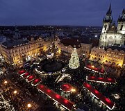 Lapkričio 28 diena. Čekijoje įžiebta kalėdinė eglė