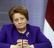 Gruodžio 7 diena. Atsistatydino Latvijos premjerė Laimdota Straujuma