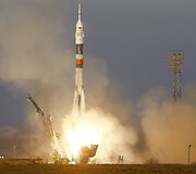Gruodžio 15 diena. Kazakstane pakilo erdvėlaivis su trimis astronautais, kuriuos nugabeno į TKS