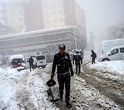 Gausiai prisnigusios Turkijos miesto Sirnako gatvės
