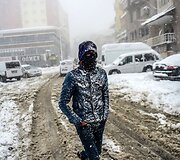 Gausiai prisnigusios Turkijos miesto Sirnako gatvės