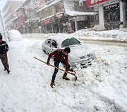 Gausiai prisnigusios Turkijos miesto Sirnako gatvės