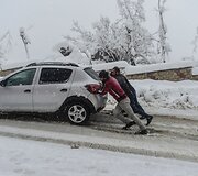 Gausiai prisnigusios Turkijos miesto Sirnako gatvės