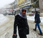 Gausiai prisnigusios Turkijos miesto Sirnako gatvės