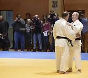 Vladimiras Putinas dziudo treniruotėje su nacionaline dziudo rinktine ir jos treneriu