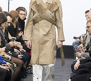 &bdquo;J.W. Anderson&ldquo; 2016 m. rudens-žiemos kolekcijos modelis