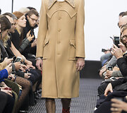 &bdquo;J.W. Anderson&ldquo; 2016 m. rudens-žiemos kolekcijos modelis