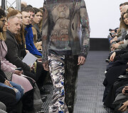 &bdquo;J.W. Anderson&ldquo; 2016 m. rudens-žiemos kolekcijos modelis