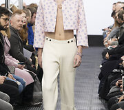 &bdquo;J.W. Anderson&ldquo; 2016 m. rudens-žiemos kolekcijos modelis