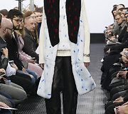 &bdquo;J.W. Anderson&ldquo; 2016 m. rudens-žiemos kolekcijos modelis