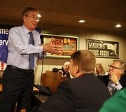 Kandidatas į JAV prezidento postą Jebas Bushas