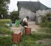 Dresuoti grifai su kameromis ir GPS įranga fiksuos nelegalius sąvartynus Peru