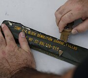 Tailando tyrėjai atlieka bandomuosius sprogdinimus