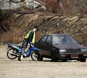 Tailando tyrėjai atlieka bandomuosius sprogdinimus